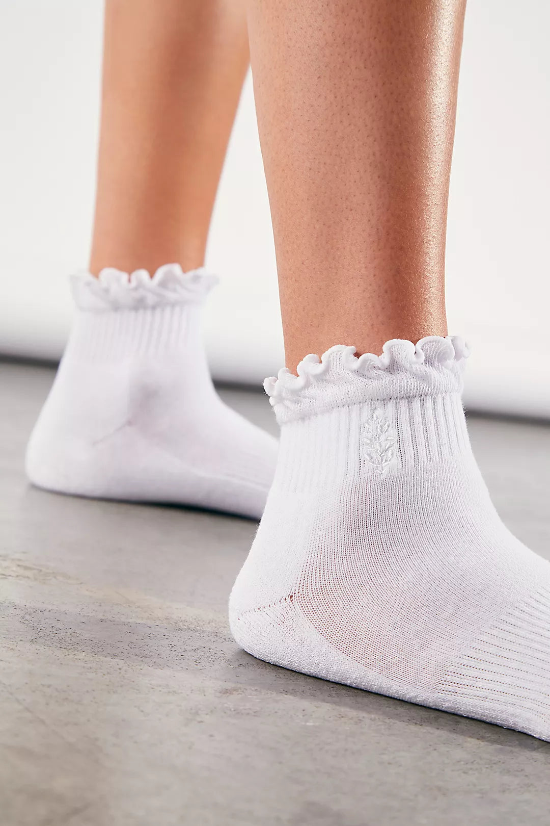 Movement Classic Ruffle Socks White
