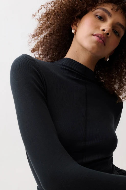 DARA FUNNEL NECK TOP
